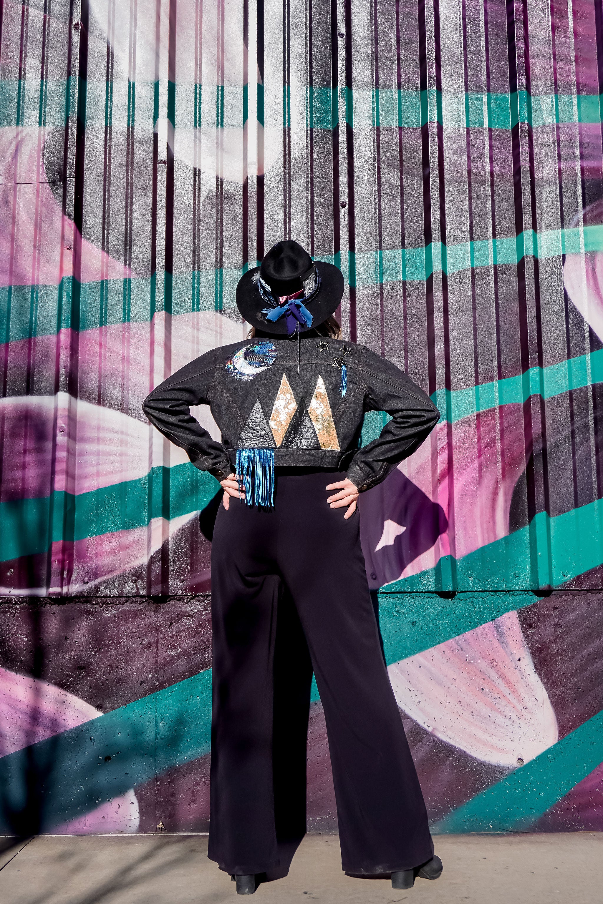 Mountain Inspired Zeagoo Cropped Denim Jacket